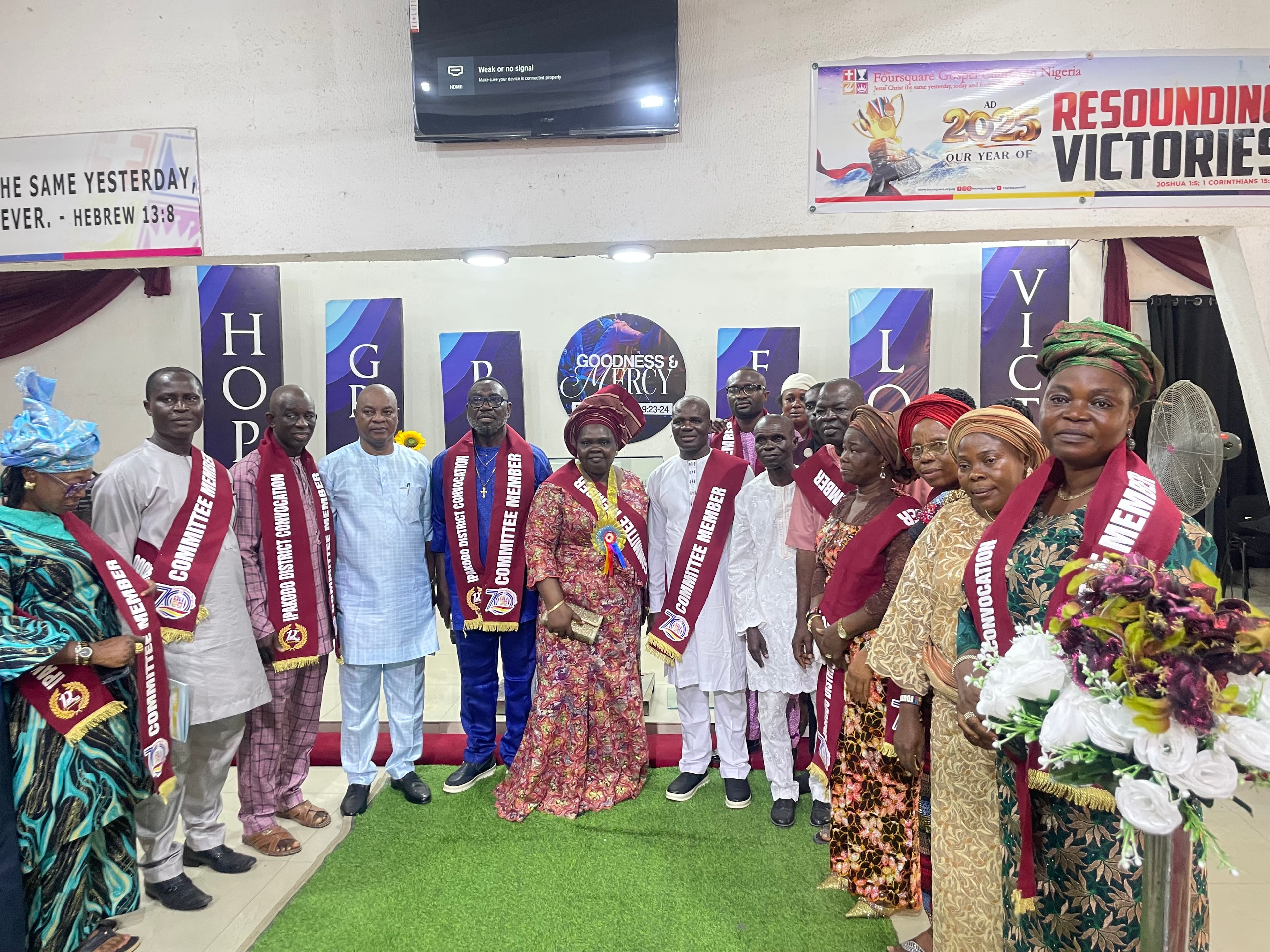 Ipakodo District committee members and congregation gathered at the altar